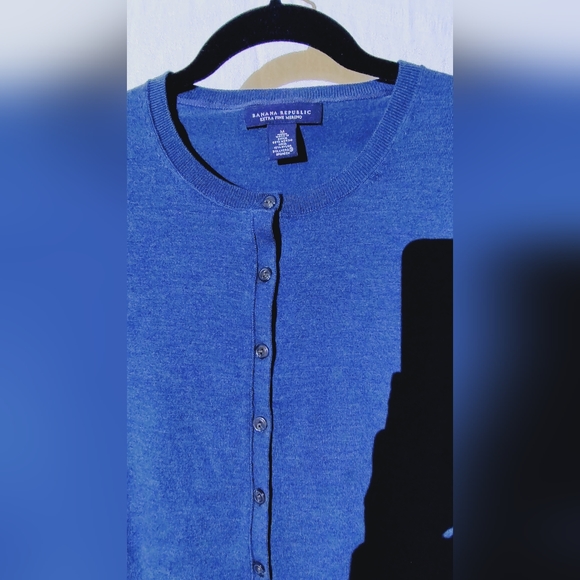 Banana Republic EUC Extra Fine Merino Wool Crew Blue Cardigan Sz M - Picture 6 of 7